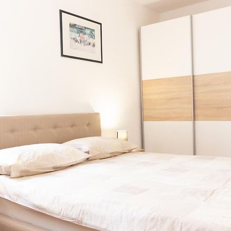 Apartment Centener Ровин Екстериор снимка
