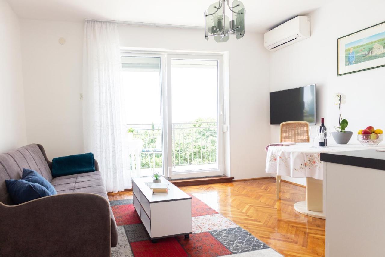 Apartment Centener Ровин Екстериор снимка