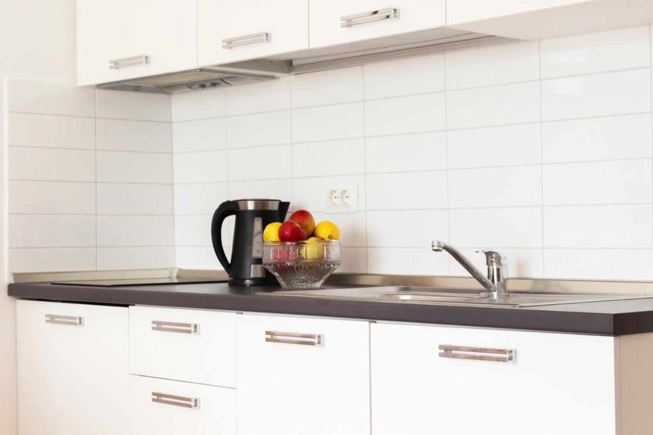 Apartment Centener Ровин Екстериор снимка