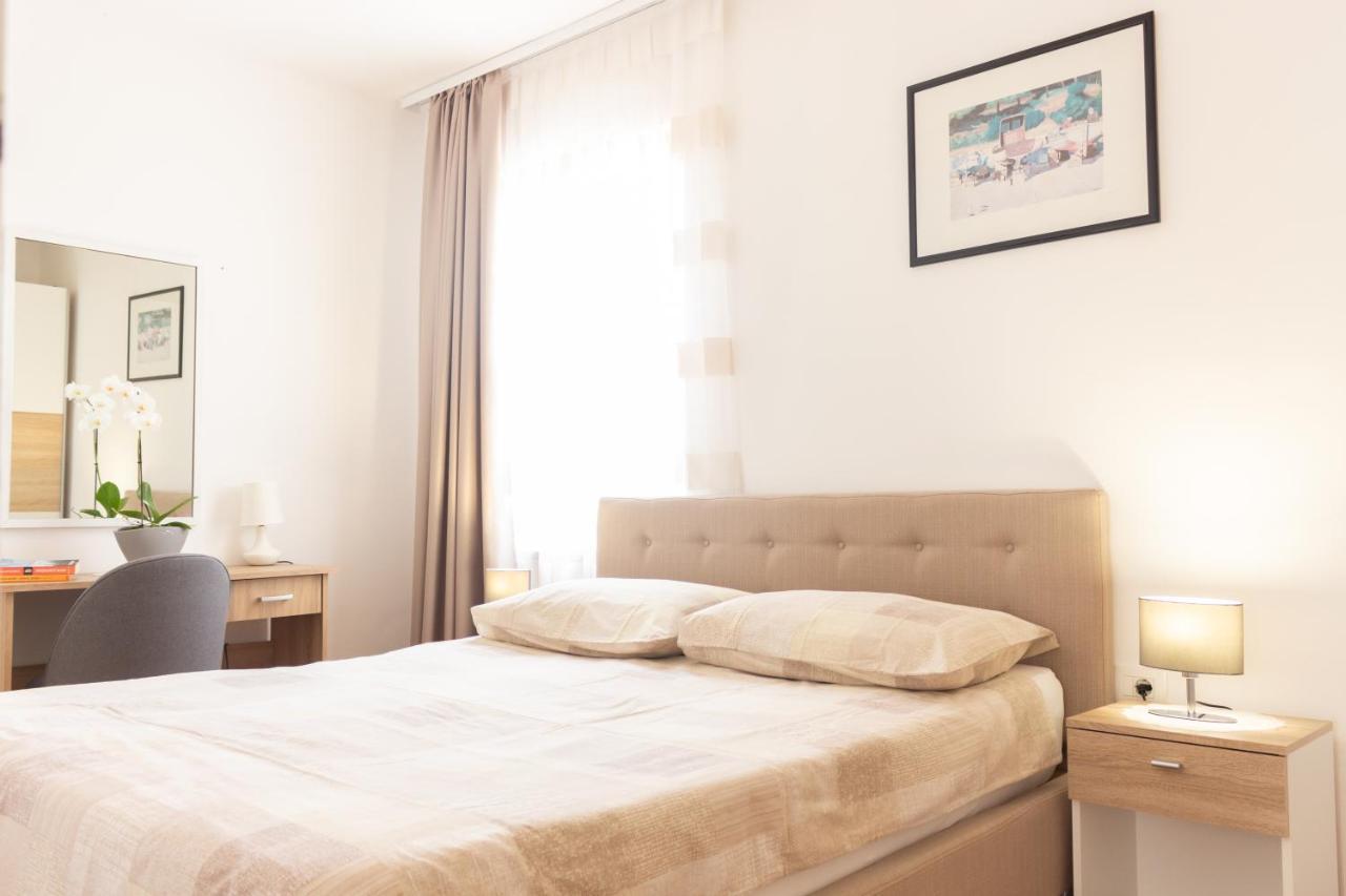 Apartment Centener Ровин Екстериор снимка