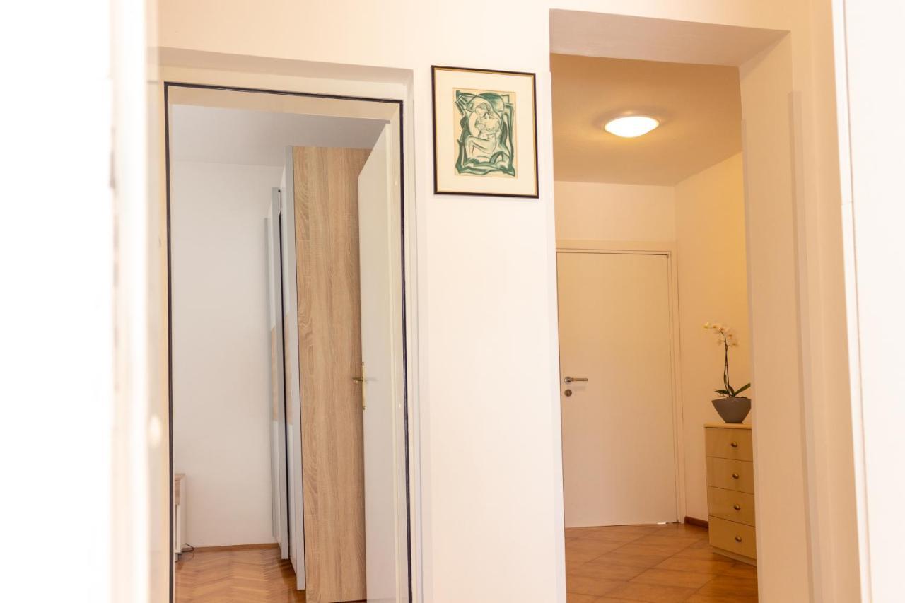 Apartment Centener Ровин Екстериор снимка