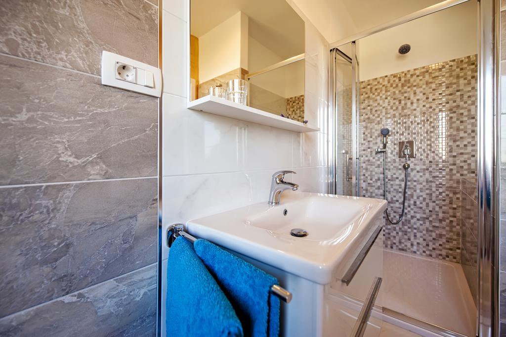 Apartment Centener Ровин Екстериор снимка