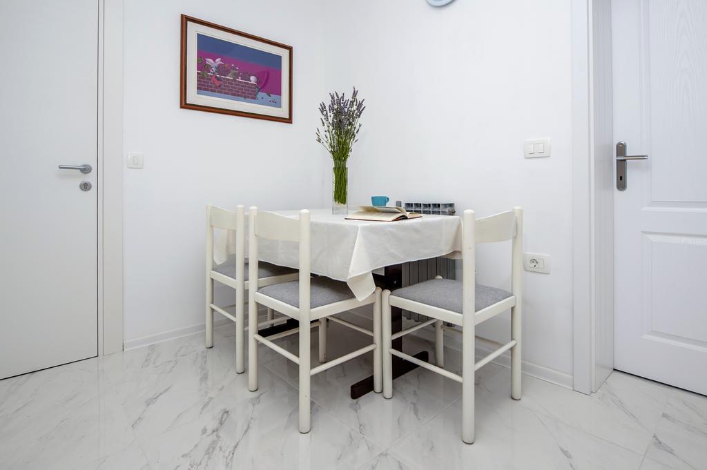 Apartment Centener Ровин Екстериор снимка