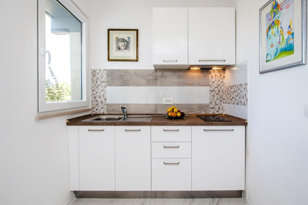 Apartment Centener Ровин Екстериор снимка